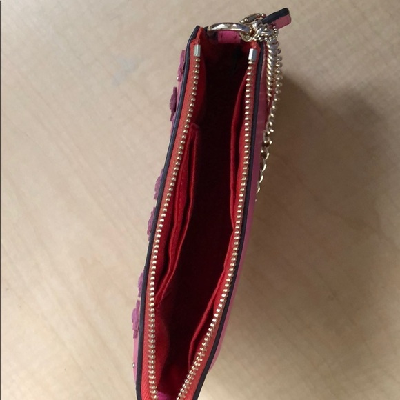 Large Wristlet 19’ Floral Appliqué Leather F65471 - Picture 9 of 11